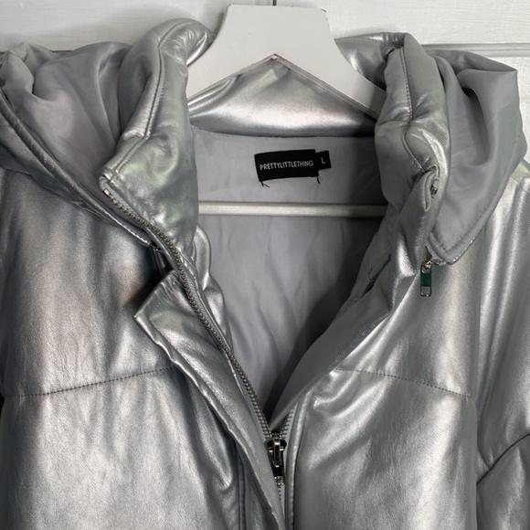 PrettyLittleThing Metallic Silver Unisex Extreme Oversized Puffer Coat Sz Large - Picture 6 of 10